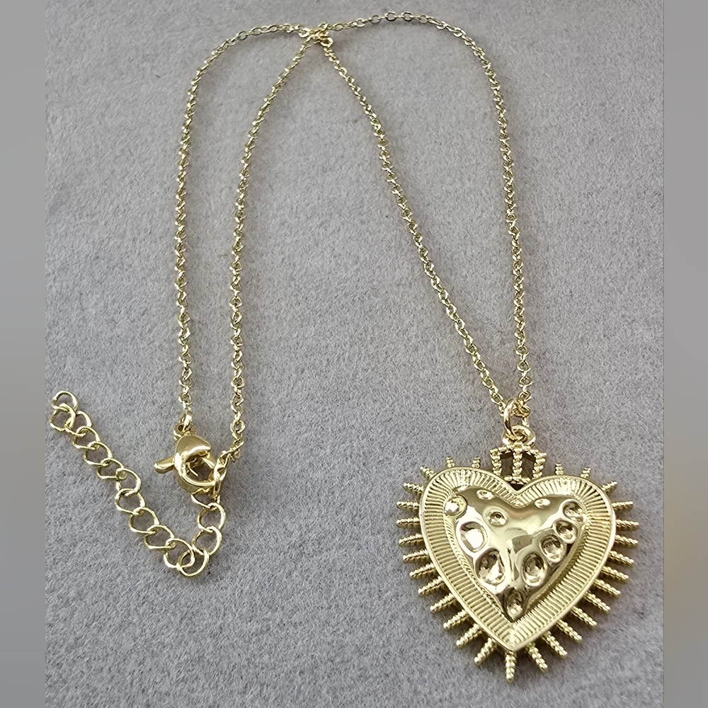 Spikey Heart of Gold Pendant Necklace - Picture 5 of 7